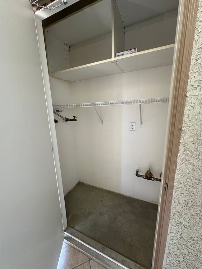Building Photo - MUST SEE 2 BEDROOM CONDO IN SUMMERLIN!