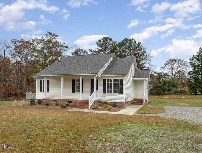 Building Photo - Beautifully Renovated Ranch on Spacious Lo...