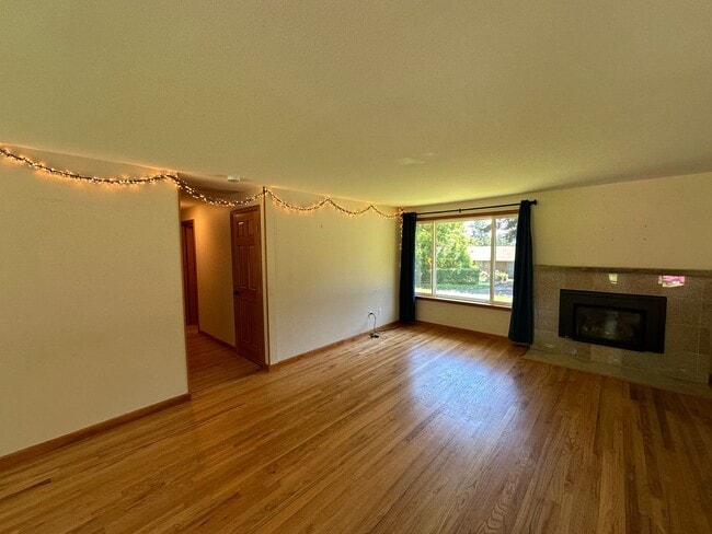 Building Photo - Bellevue Home