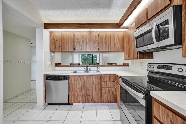 Building Photo - 1502 Whitehall Dr