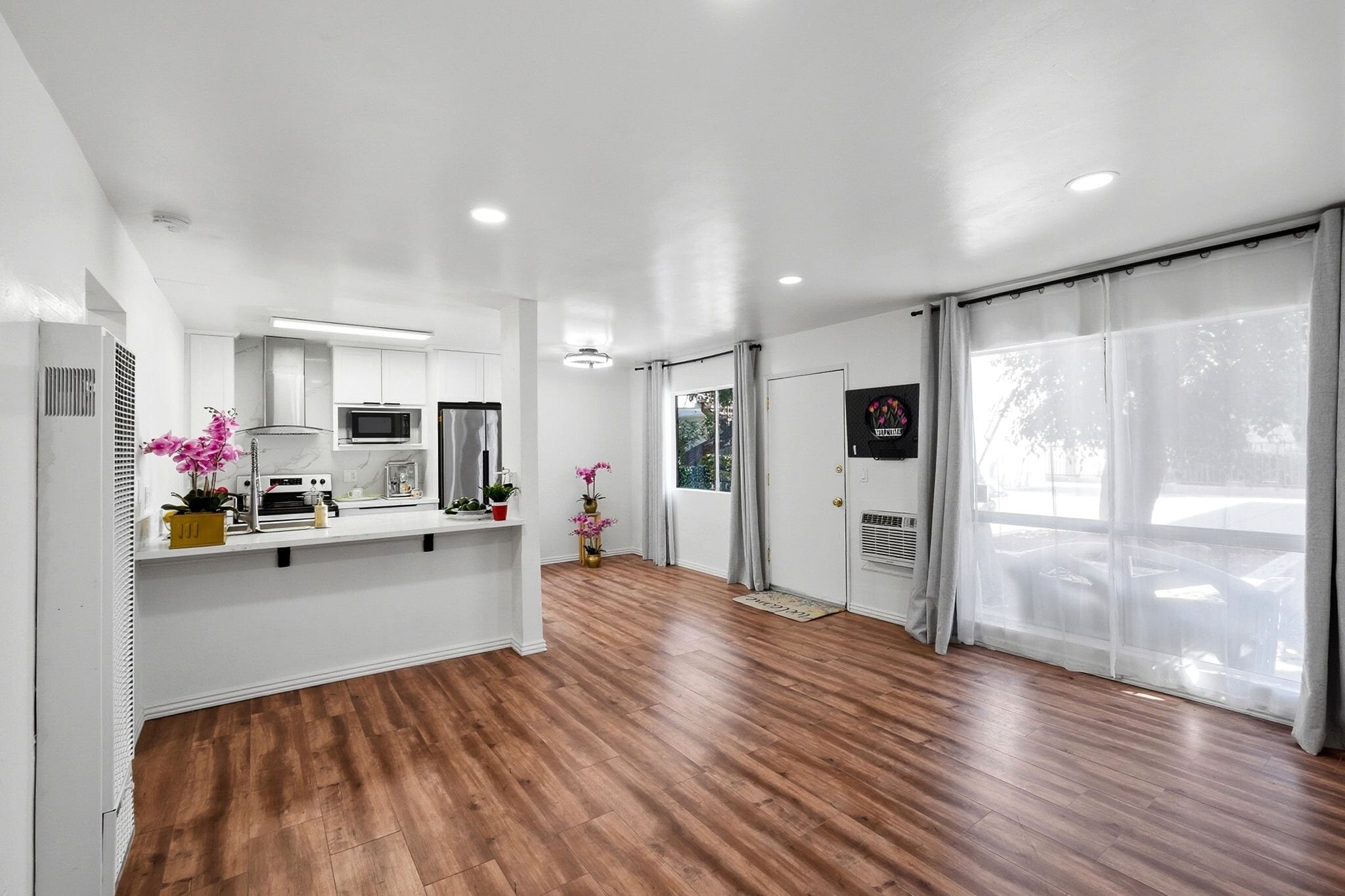 Building Photo - 13050 Dronfield Ave