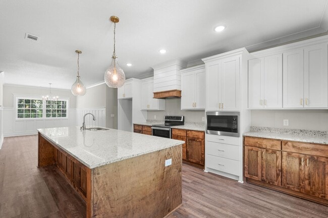 Building Photo - 1253 E Hampton Dr