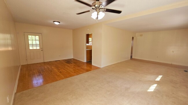 Building Photo - 3 BD 1.5 BA in Montclair Subdivision