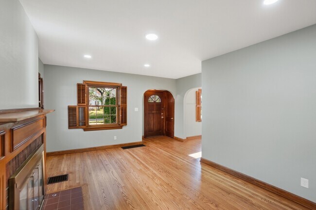 Building Photo - 1028 Colwick Dr