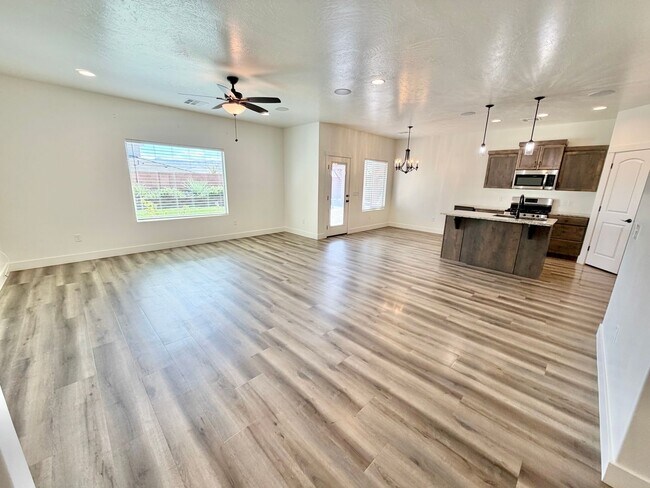 Building Photo - 1794 E Sunshine Trl