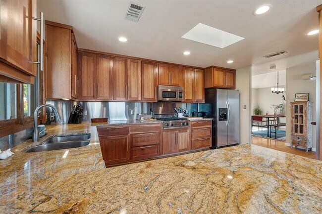 Building Photo - 604 Rolling Green Dr