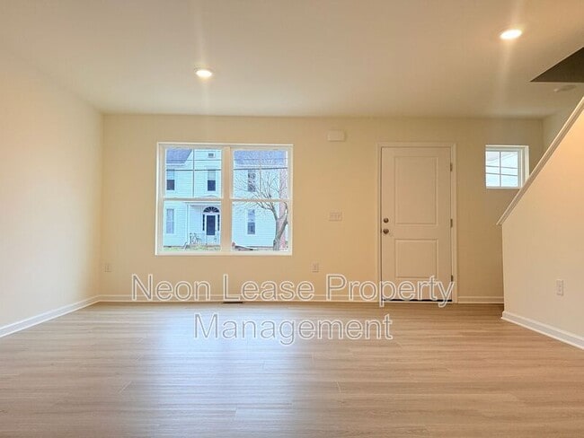 Building Photo - 400 N Walnut St