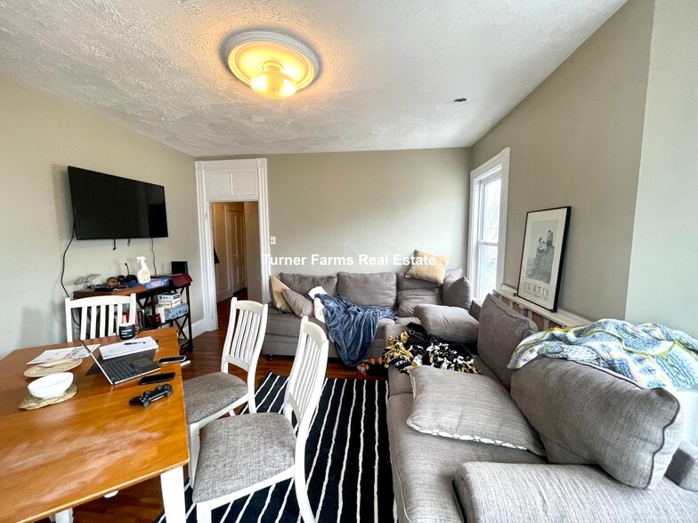 Building Photo - 59 Cedar St