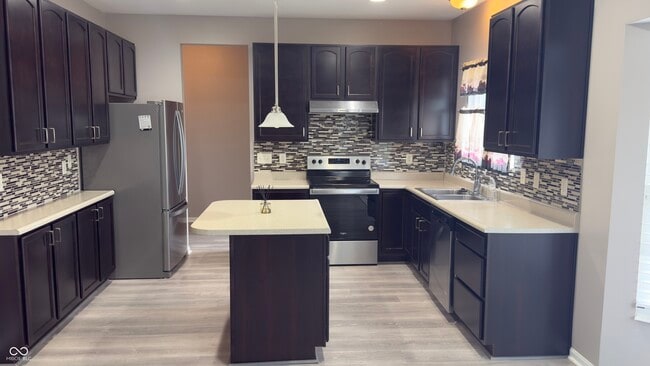 Building Photo - 2244 McGregor Ct