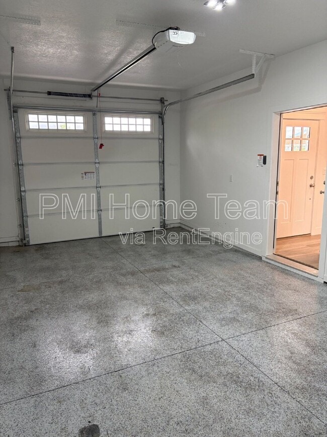 Building Photo - 618 W Cozy Ln