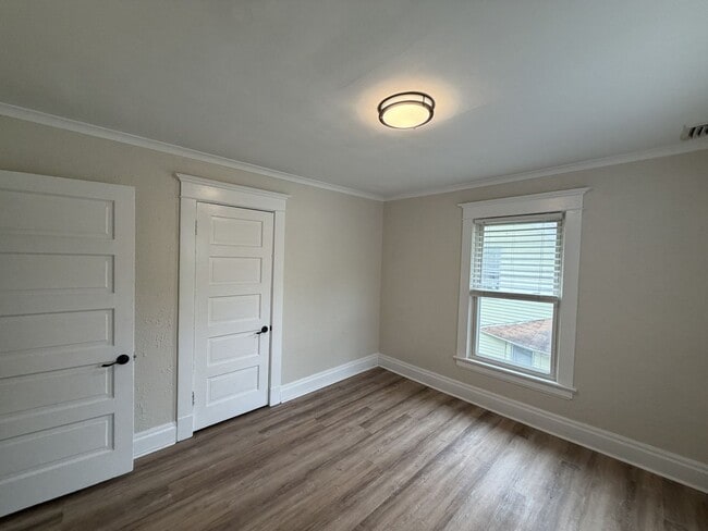 Building Photo - 4417 Eastway St