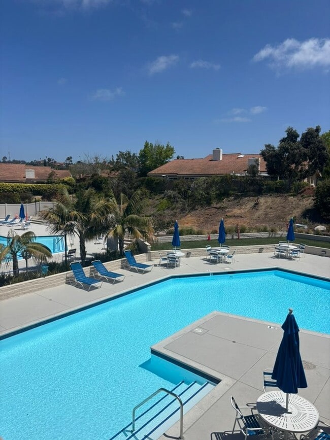 Building Photo - Beautiful 3BD 3.5BA House in La Jolla