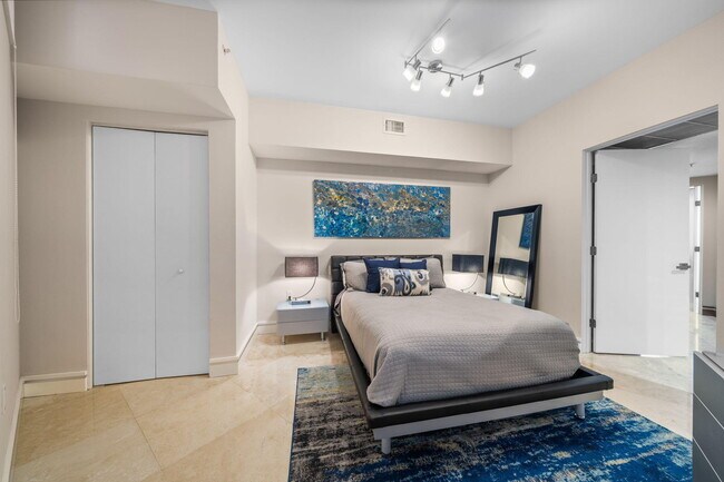 Building Photo - 333 Las Olas Way