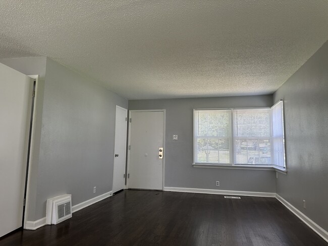 Building Photo - 10110 Tappan Dr