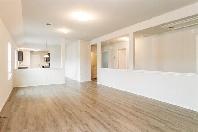 Building Photo - 2720 Atlas Dr