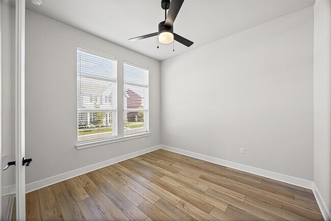 Building Photo - 5806 Rangeland Rd