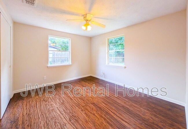 Building Photo - 5742 Newberg Ln