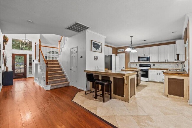 Building Photo - 3131 Bay Spring Dr