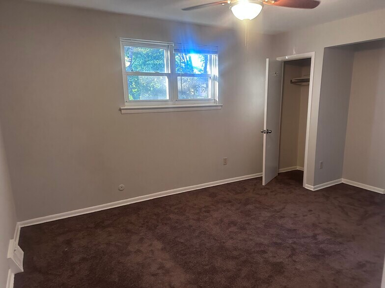 Building Photo - 340 Ripka St