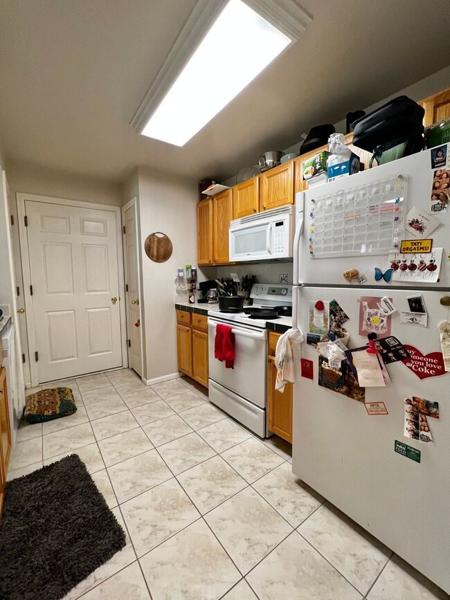 Building Photo - 2 Bed Charmer with Mountain Backdrop