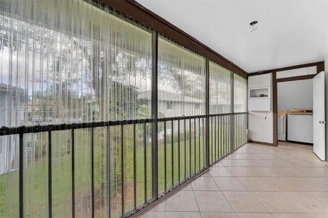 Building Photo - 819 NE 199th St