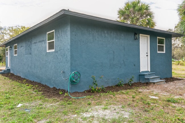 Building Photo - 224 Singleton Ave