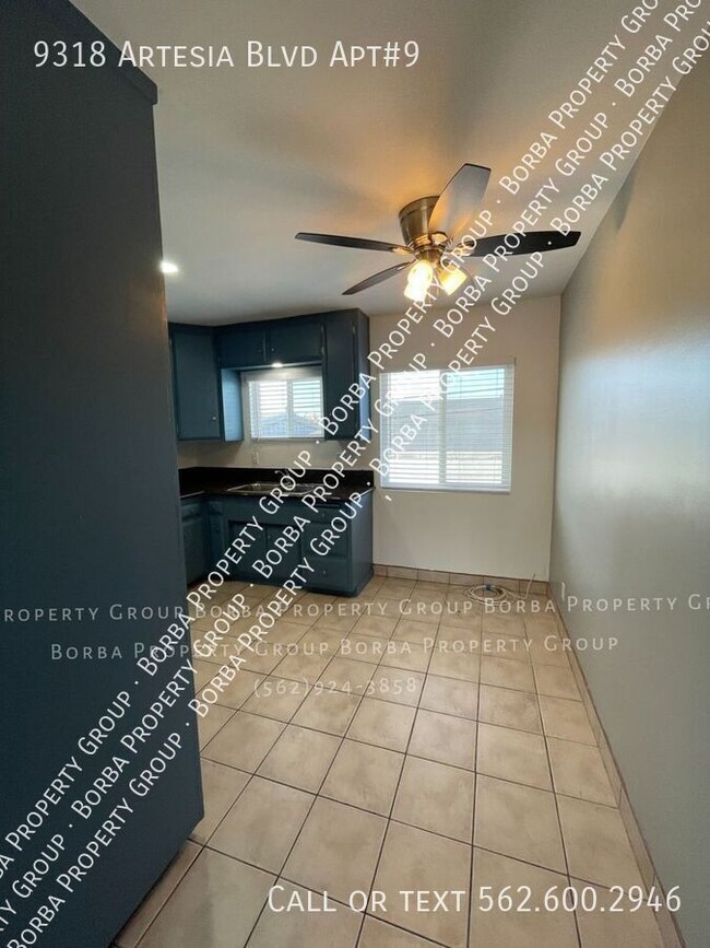 Building Photo - *PET FRIENDLY UPSTAIRS 2 BEDROOM 1 BATHROO...