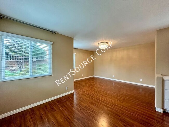 Building Photo - 3 Bedroom (2 Masters), 3 Full Bath House f...