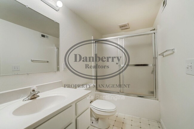 Building Photo - 347 Darrow Ave