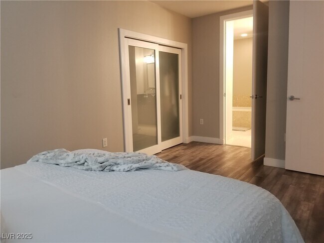 Building Photo - 4575 Dean Martin Dr