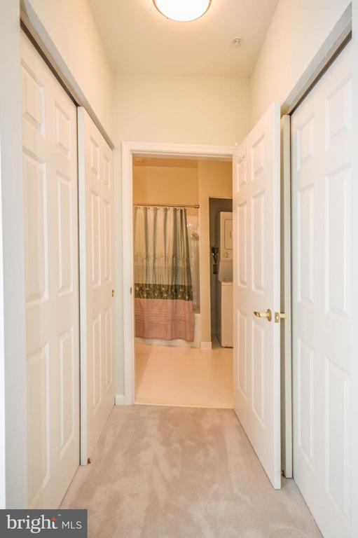 Building Photo - 4950 Brenman Park Dr