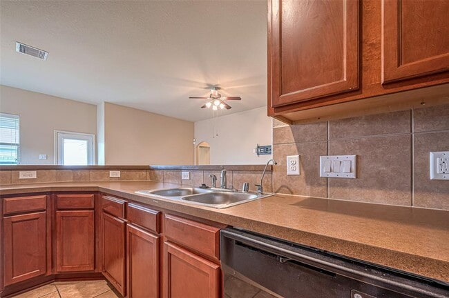 Building Photo - 18302 Red Oak Manor Ln