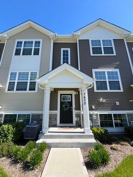 Building Photo - 1475 Yosemite Way