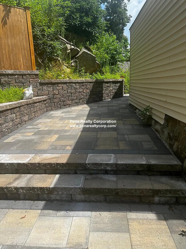 Building Photo - 130 South St