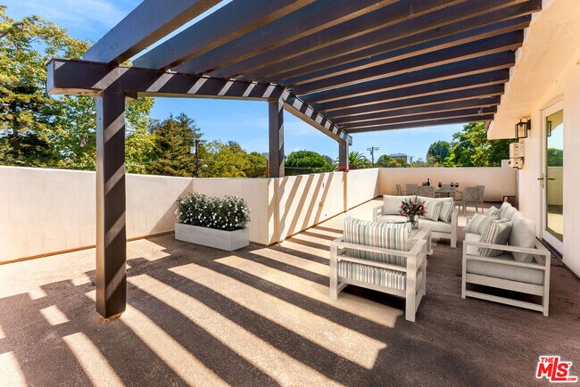 Building Photo - 363 S Saltair Ave