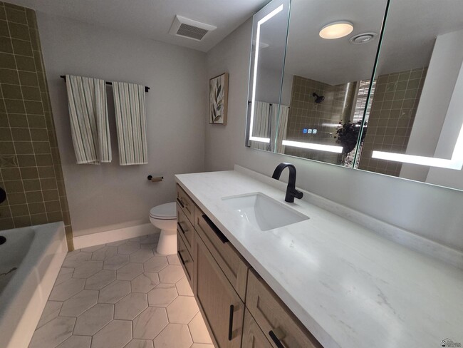Building Photo - 1440 E Laguna Pl