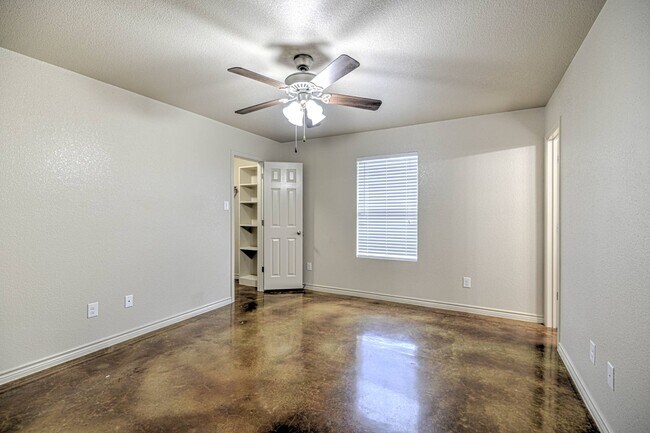 Building Photo - 1607 Powder River Dr APT A