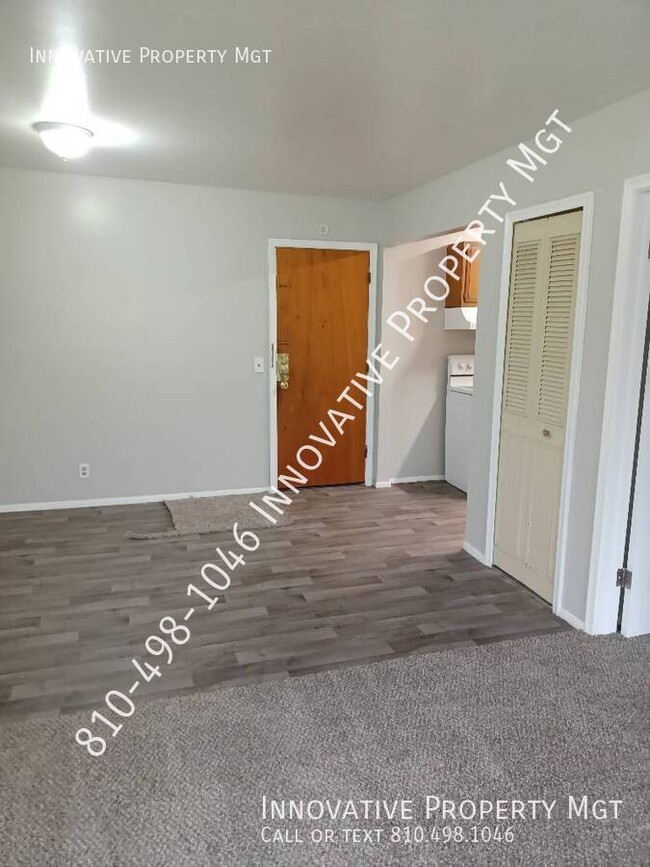 Building Photo - Large 1 bed apartment. Heat and water incl...