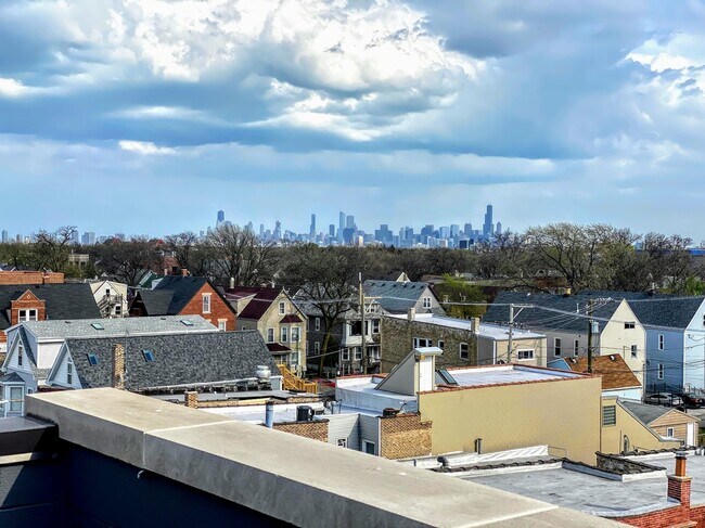 Building Photo - 3203 N Ridgeway Ave