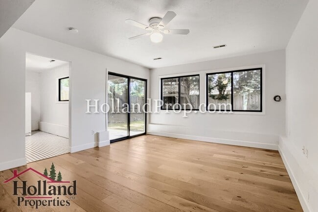 Building Photo - 3 Bedroom home in Aloha