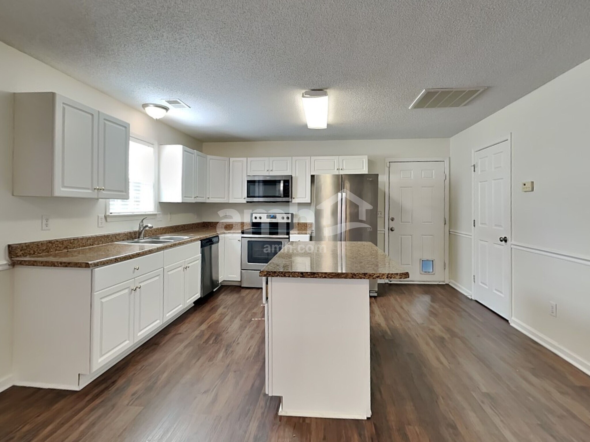 Building Photo - 106 Sweetland Ct