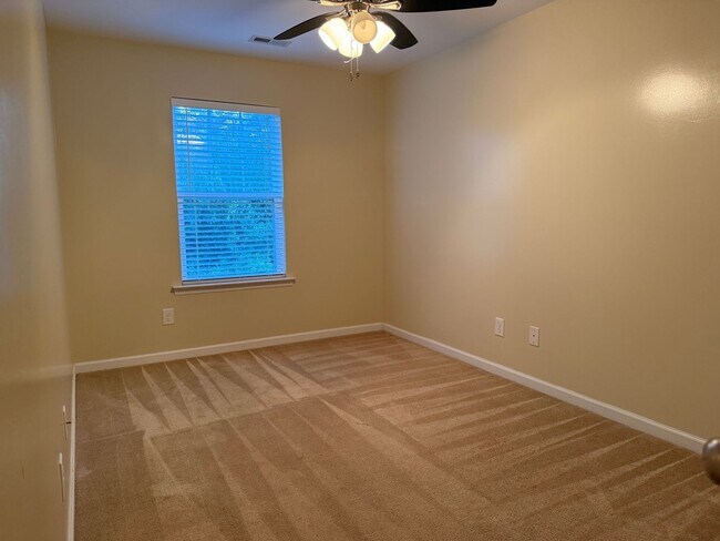 Building Photo - Conveniently Located Home Near HWY 440, 54...