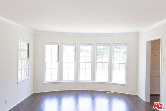 Building Photo - 2547 Canyon Dr