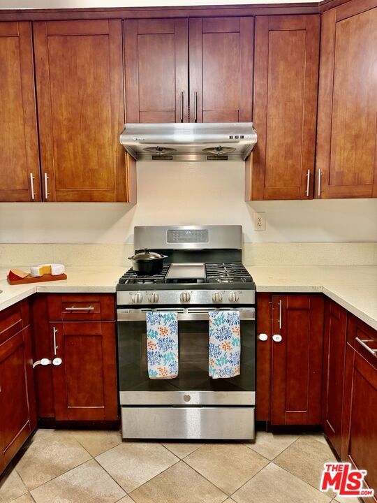 Building Photo - 2328 Pine St