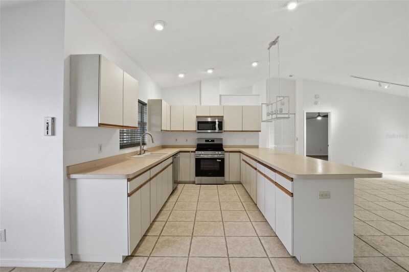 Building Photo - 131 2nd Ave E