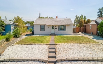Building Photo - 3 Bed 1 Bath Home In Knolls Vista Area!!