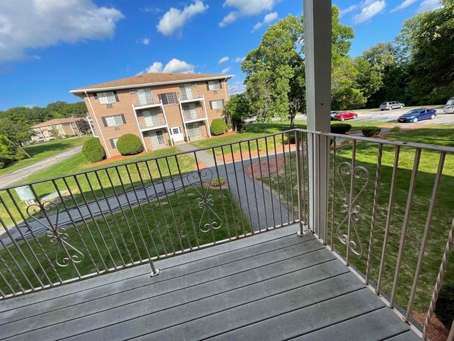 Building Photo - 385 Huse Rd