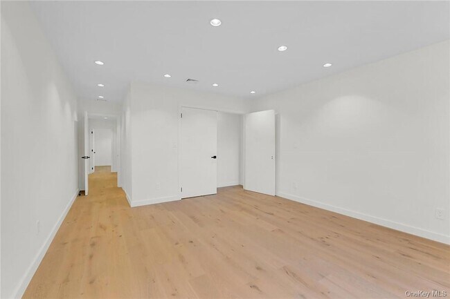 Building Photo - 225 Hilltop St