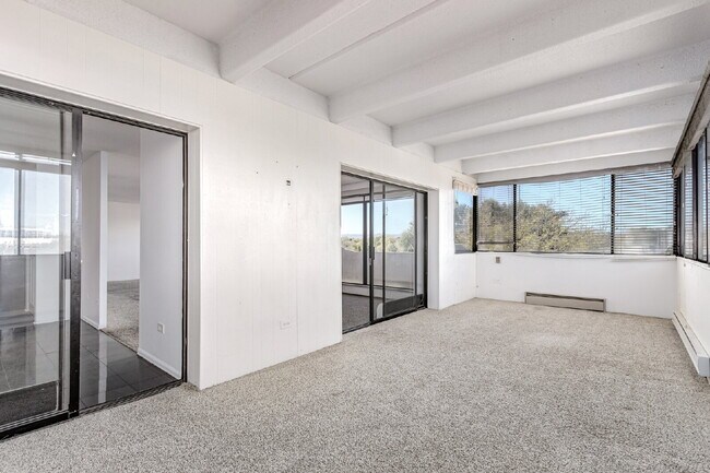 Building Photo - Three Bed / Two bath at the Cherry Creek P...