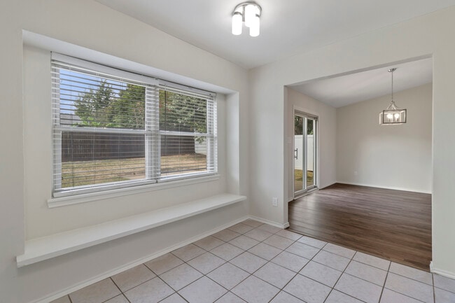 Building Photo - 2601 Knoll Trail